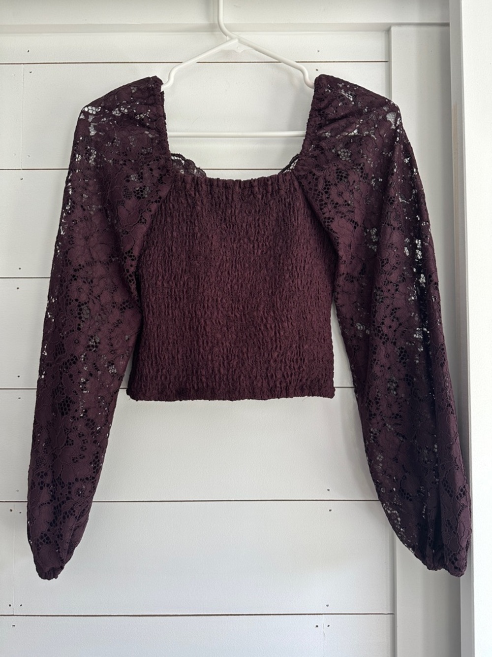 Express Women's Lace Long-Sleeve Crop Top in Plum - Picture 4 of 5